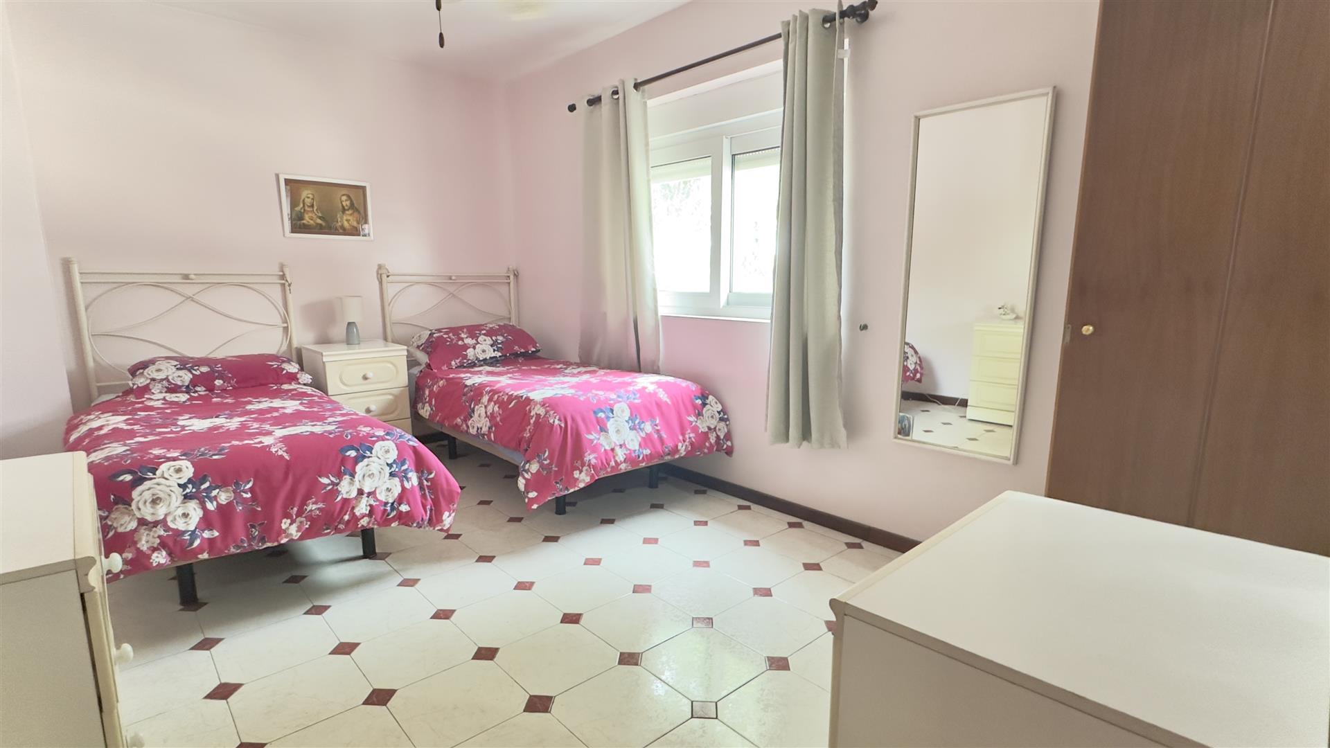 Image of House - detached - 4 Bedrooms - 2 Bathrooms for Sale in South District-Gibraltar, Image 8